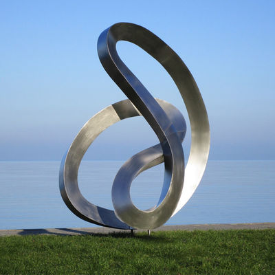 سعر جيد منحوتات الشريط المتدفق من الفولاذ المقاوم للصدأ المعاصرة الفن الانعكاسي للمساحات الفاخرة الانترنت