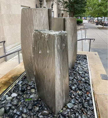 سعر جيد حديقة مخصصة في الهواء الطلق المعدن الفولاذ المقاوم للصدأ النحت الشلال النافورة للزخرفة الانترنت