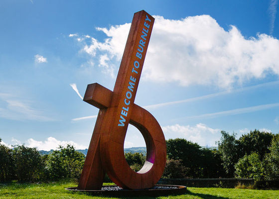 سعر جيد نحت المدينة المعاصر في الهواء الطلق النحت المعدني كورتين الصلب الانترنت